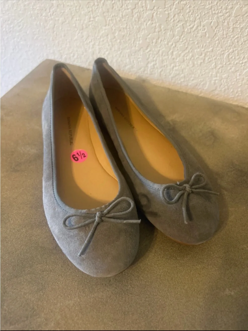 NWOT Banana Republic Gray Suede Ballet Flats with Bow Detail size 6.5